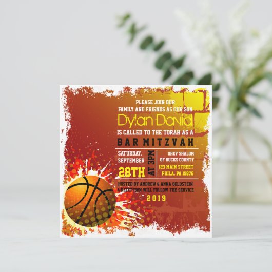 BASKETBAL GRUNGE Bar Mitswa Uitnodiging (Staand voorkant)