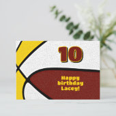 Basketbal Happy Birthday Maroon Gold Team Kleuren Kaart (Staand voorkant)