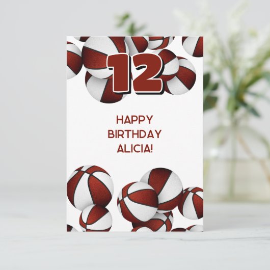 Basketbal Happy Birthday Maroon Team Kleuren Kaart (Staand voorkant)