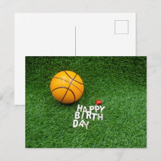 Basketbal Happy Birthday met basketbal op groen Briefkaart (Voorkant / Achterkant)