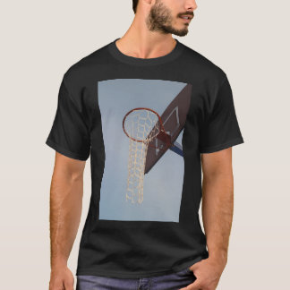 Basketbal Hoop lage hoek van Uitzicht T-shirt