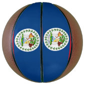 Basketbal in ware grootte met vlag van Belize (Verticaal)