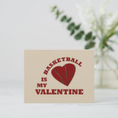 Basketbal is mijn valentijn met rode hartbal feestdagenkaart (Staand voorkant)
