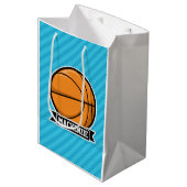 Basketbal op Sky Blue Stripes Medium Cadeauzakje (Voorkant Gekanteld)