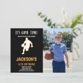 Basketbal spelen verjaardag uitnodiging met foto (Staand voorkant)