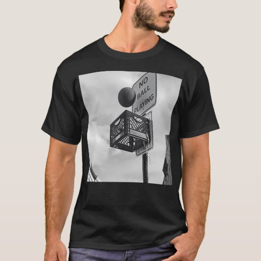 Basketbal stopt nooit bij klassiekers t-shirt (Voorkant)