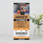 Basketbal Ticket Verjaardag Uitnodiging met een Fo (Staand voorkant)