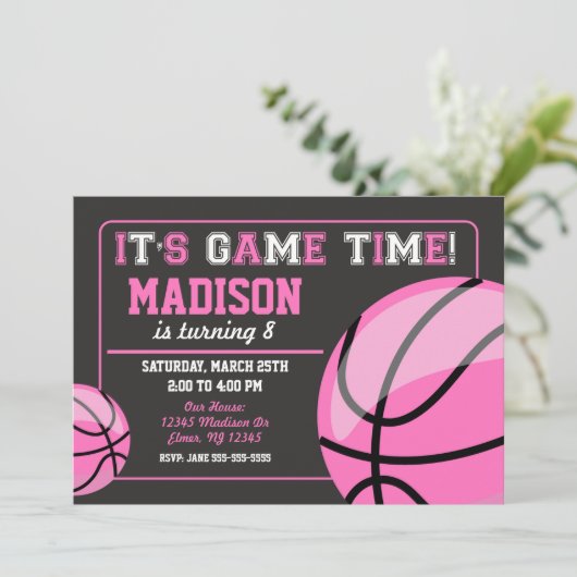 Basketbal Verjaardag Uitnodiging Chalkboard Meisje (Staand voorkant)