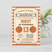 Basketbal verjaardagsfeest uitnodiging (Staand voorkant)