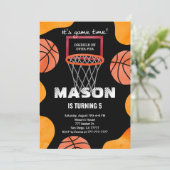 Basketbal verjaardagsuitnodiging kaart (Staand voorkant)