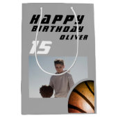 Basketball Ball Boy FotoHappy Birthday Medium Cadeauzakje (Voorkant)