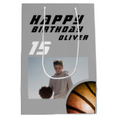 Basketball Ball Boy FotoHappy Birthday Medium Cadeauzakje (Achterkant)