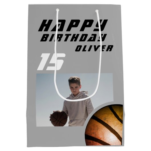 Basketball Ball Boy FotoHappy Birthday Medium Cadeauzakje (Achterkant)