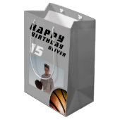 Basketball Ball Boy FotoHappy Birthday Medium Cadeauzakje (Achterkant Gekanteld)