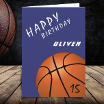 Basketball Ball Sports Modern Happy Birthday Kaart<br><div class="desc">Basketball Ball Sportpattern Modern Happy Birthday Kaart. Moderne basketbalverjaardagskaart voor iedereen die van basketbal houdt. Basketball op de donkere paarse kleur. Personaliseer je met jouw naam en leeftijd op de bal.</div>