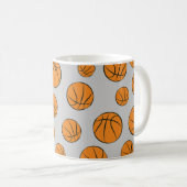 Basketball Balls Patroon op grijze achtergrond Koffiemok (Voorkant rechts)