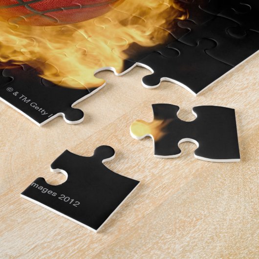 Basketball in brand (digitaal samengesteld) legpuzzel (Zijkant)