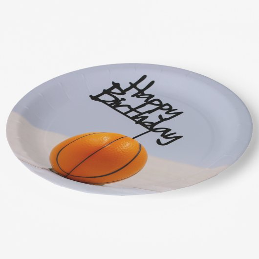 Basketball met Happy Birthday op witte achtergrond Papieren Bordje (Gekanteld)