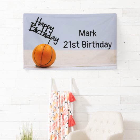 Basketball met Happy Birthday op witte achtergrond Spandoek (Insitu)