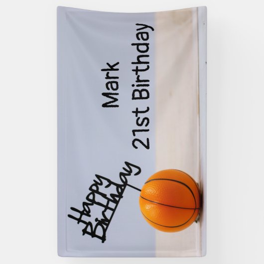Basketball met Happy Birthday op witte achtergrond Spandoek (Verticaal)