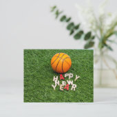 Basketball met Happy New Year wensen groen Briefkaart (Staand voorkant)