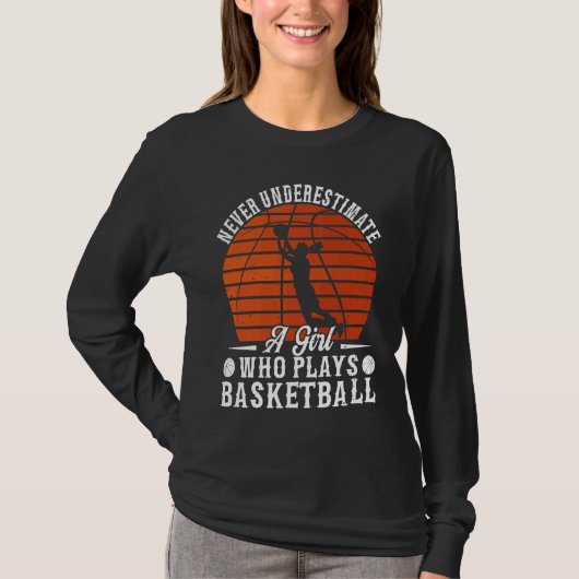 Basketball Never Underestimate A Girl Who Plays Ba T-shirt (Voorkant)