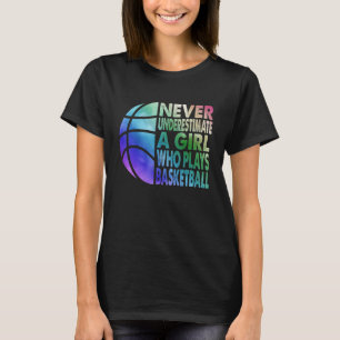 Basketball onderschat nooit een meisje dat Ba spee T-shirt