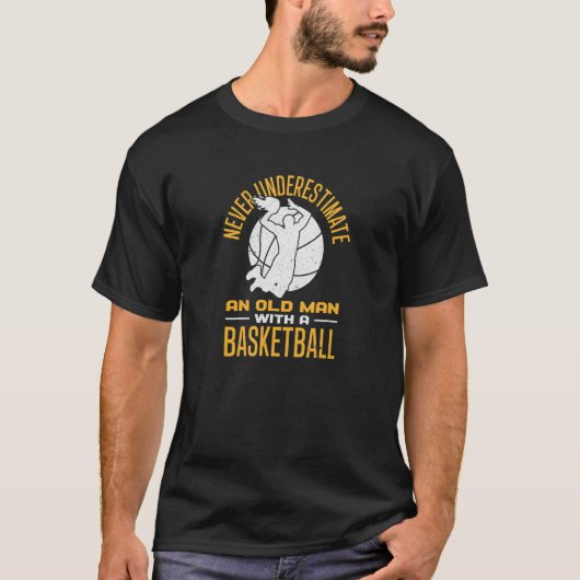 Basketball onderschat nooit een oud Man met een B T-shirt (Voorkant)