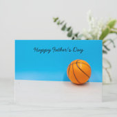 Basketball over de blauwe hemel Happy Vaderdag Bedankkaart (Staand voorkant)