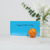 Basketball over de blauwe hemel Happy Vaderdag Briefkaart (Staand voorkant)