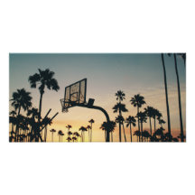 Basketball-palmbomen op zonsondergang