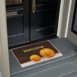 Basketball-verwelkoming met twee basketballen op z deurmat