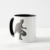 Basketballer dribbelen met full body tekst mok (Voorkant links)