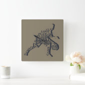 Basketballer dribbelen met full body tekst vierkante klok (Huis)