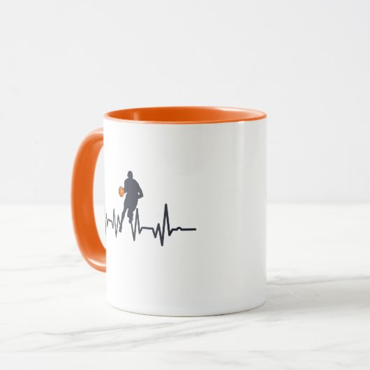 Basketballer dribbelende hartslag mok (Voorkant links)