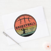 Basketballer slam dunk  retro zonsondergang ronde sticker (Envelop)