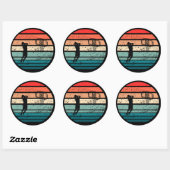 Basketballer slam dunk  retro zonsondergang ronde sticker (Vel)
