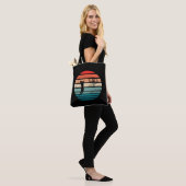 Basketballer slam dunk  retro zonsondergang tote bag (Op model)