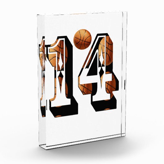 basketbalnummer 14 gemaakt van basketballen, fotoblokken (Links)