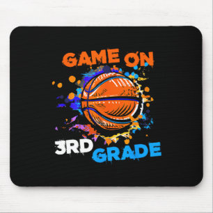 Basketbalspel op 3e klas 1e dag van de school thee muismat