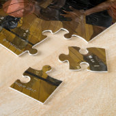 Basketbalspeler die met een bal aan de slag gaat legpuzzel (Zijkant)