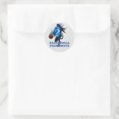 Basketbalspeler met blauw vuur T-Shirt Ronde Sticker (Tas)