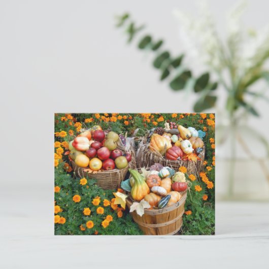 Baskets van de herfstperiode van groenten en fruit briefkaart (Staand voorkant)