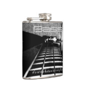 Bass bevindt zich onderaan de Alles-muziekfles Heupfles (Rechts)