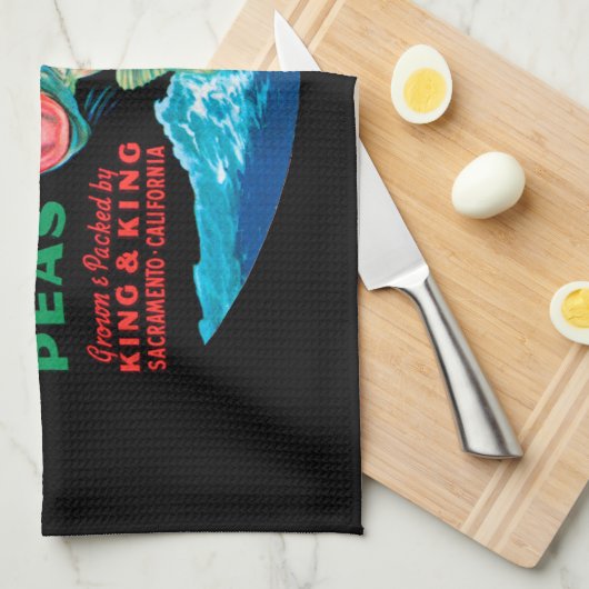 Bass Fish die een kroon op een zwarte achtergrond Theedoek (Quarter Fold)