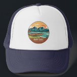 Bass Lake California Boating Vist Emblem Trucker Pet<br><div class="desc">De hand getrokken illustratie van het meer van de bas met kano,  tenten,  en bergen op de achtergrond. Ideaal voor iedereen die graag Bass Lake bezoekt.</div>