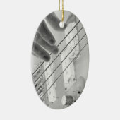 Bass player, bass and hand, negatief afbeelding keramisch ornament (Rechts)