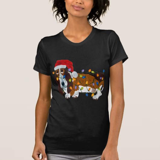 Basset gepantserd met kerstlampjes t-shirt (Voorkant)