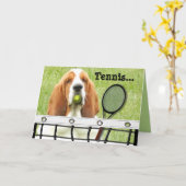 Basset Greeting Card with Tennis Racket and Ball Kaart (Gele Bloem)