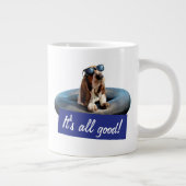 Basset Hond in zonnebril Grote Koffiekop (Rechts)